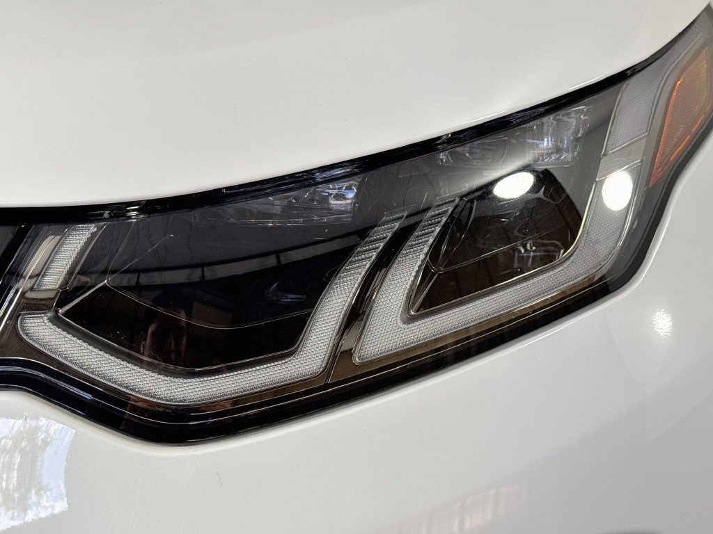 Used 2023 Land Rover Discovery Sport SE AWD/4WD image 39
