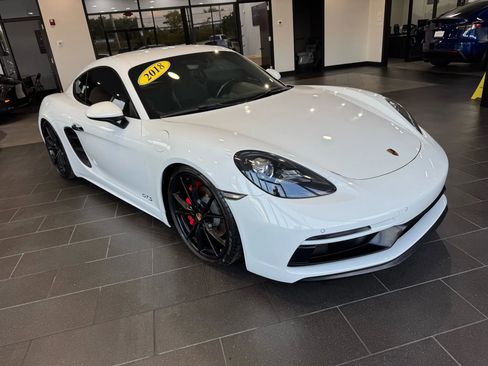 Used 2018 Porsche 718 Cayman GTS image 2