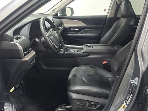 Used 2025 Toyota Grand Highlander AWD Hybrid image 2