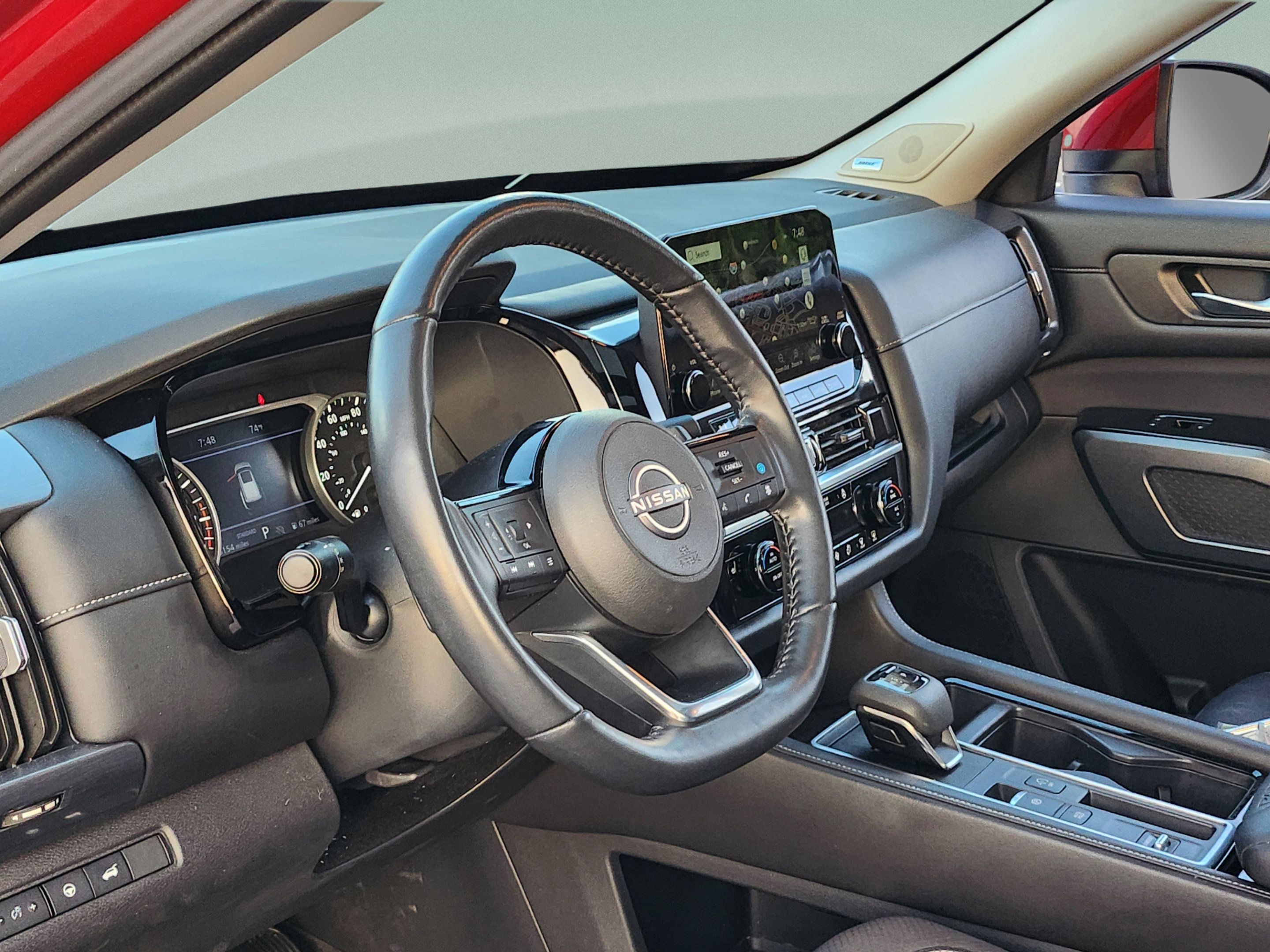 Used 2024 Nissan Pathfinder SL w/ SL Premium Package FWD image 10
