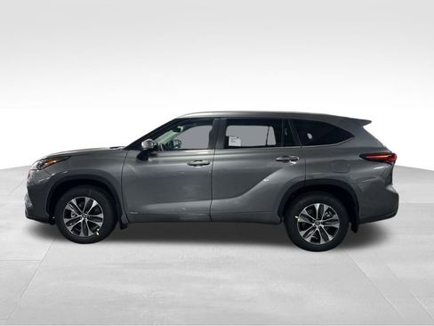 New 2026 Toyota Highlander XLE AWD/4WD image 2