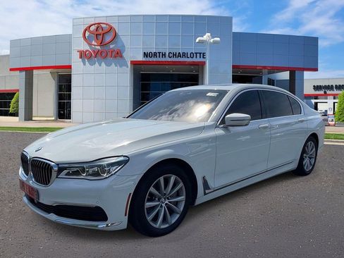 Used 2019 BMW 750i xDrive w/ Executive Package AWD/4WD image 3