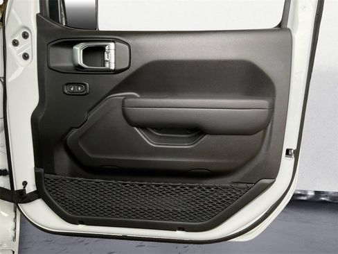 New 2025 Jeep Gladiator Sport image 10