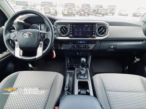 Used 2022 Toyota Tacoma SR5 RWD image 12