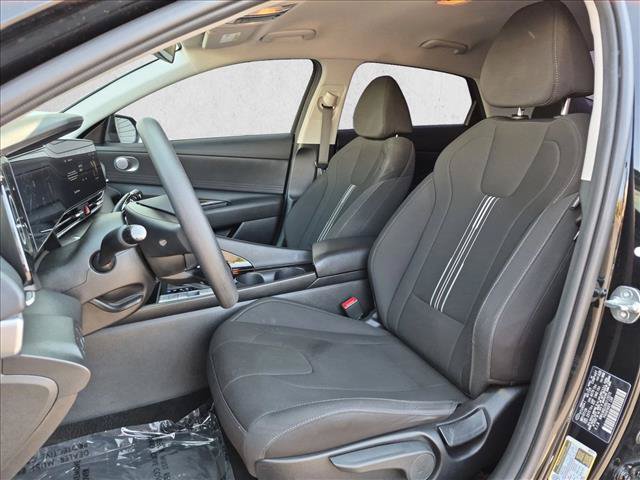 Used 2024 Hyundai Elantra Blue FWD image 15