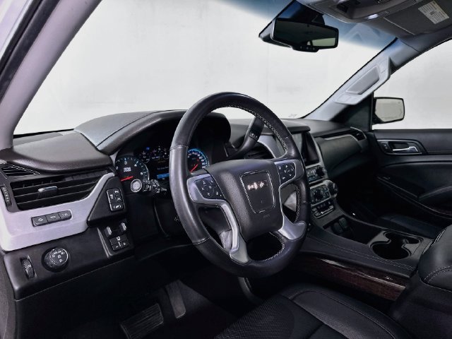 Used 2020 GMC Yukon SLT w/ Graphite Performance Edition RWD image 9