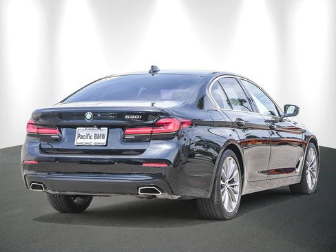 Certified 2023 BMW 530i w/ Convenience Package RWD image 6