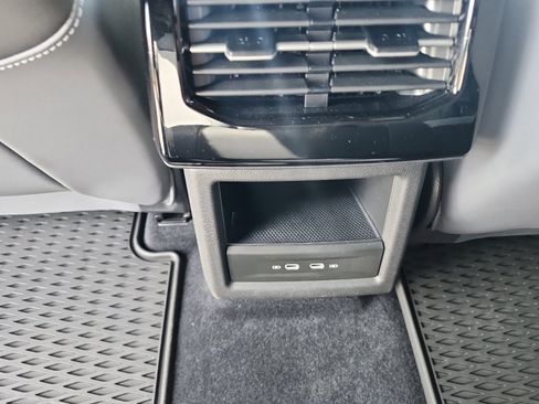 Used 2025 Volkswagen ID.4 Pro image 14