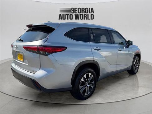 Used 2020 Toyota Highlander XLE image 12