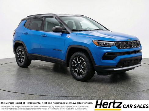 Used 2025 Jeep Compass Trailhawk AWD/4WD image 1