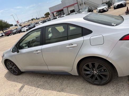 Used 2024 Toyota Corolla SE FWD image 4