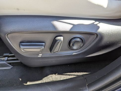 Used 2019 Toyota RAV4 Limited w/ Advanced Technology Package image 18