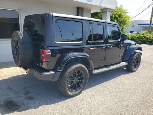 Used 2022 Jeep Wrangler Unlimited Sahara AWD/4WD image 8