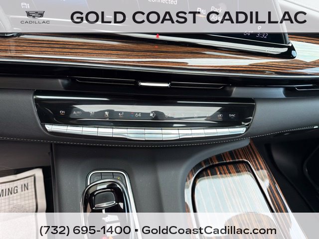 Used 2024 Cadillac Escalade Premium Luxury AWD/4WD image 33