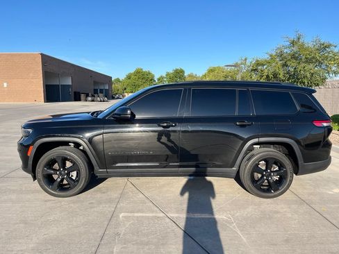 Used 2023 Jeep Grand Cherokee L Laredo RWD image 6