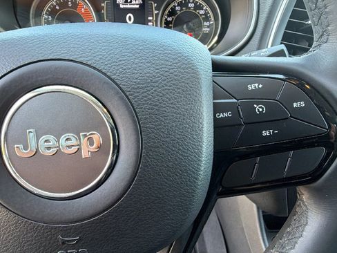 Used 2019 Jeep Cherokee Latitude Plus AWD/4WD image 20