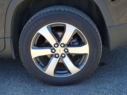 Used 2023 Chevrolet Traverse LT w/ LT Premium Package AWD/4WD image 32