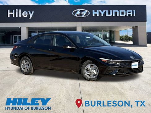 Used 2026 Hyundai Elantra SE image 2