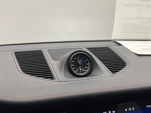 Used 2024 Porsche Macan S image 25