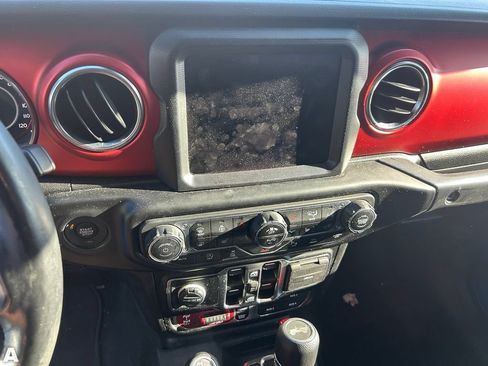 Used 2022 Jeep Wrangler Unlimited Rubicon w/ LED Lighting Group AWD/4WD image 6