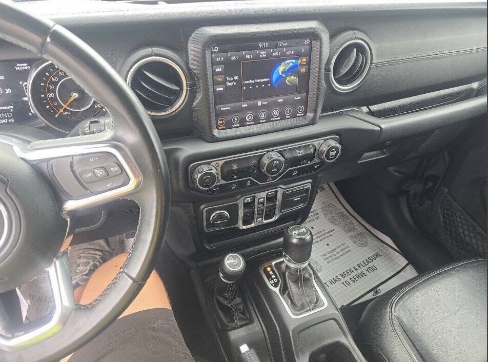 Used 2018 Jeep Wrangler Unlimited Sahara AWD/4WD image 6