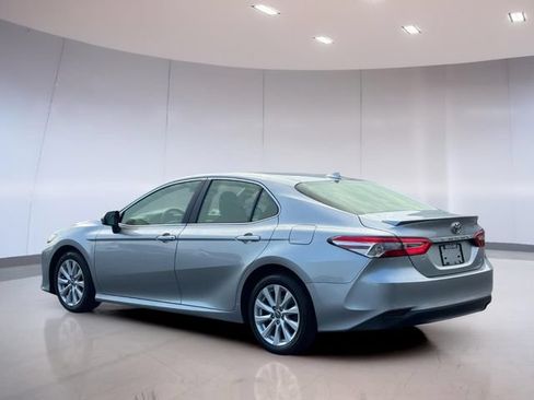Used 2020 Toyota Camry LE FWD image 6