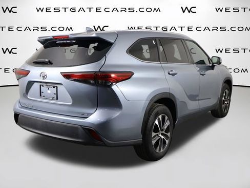 Used 2023 Toyota Highlander XLE FWD image 44