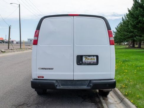 Used 2017 Chevrolet Express 3500 Extended image 5