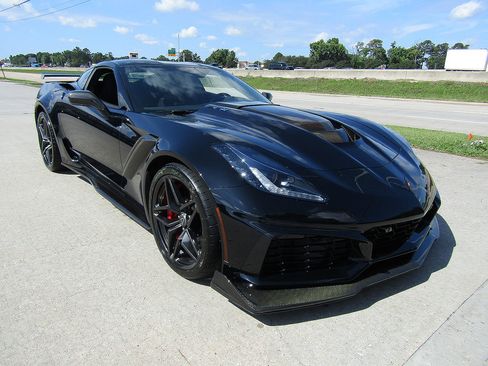 Used 2019 Chevrolet Corvette ZR1 RWD image 3