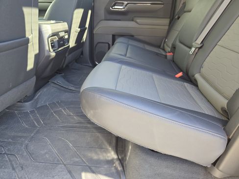 Used 2024 Chevrolet Silverado 1500 ZR2 w/ Technology Package image 32