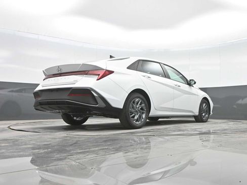 New 2026 Hyundai Elantra Blue image 28