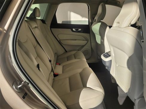 Certified 2023 Volvo XC60 B5 Ultimate w/ Climate Package image 20