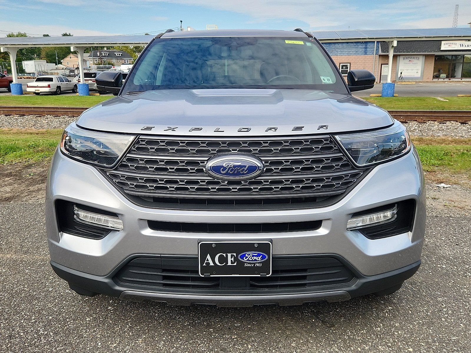Used 2022 Ford Explorer XLT w/ Equipment Group 202A AWD/4WD image 2