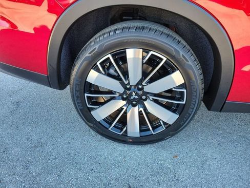 New 2026 Mitsubishi Outlander SE image 7