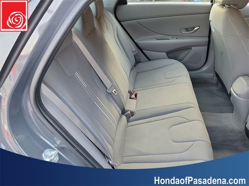 Used 2023 Hyundai Elantra SEL w/ Convenience Package image 25