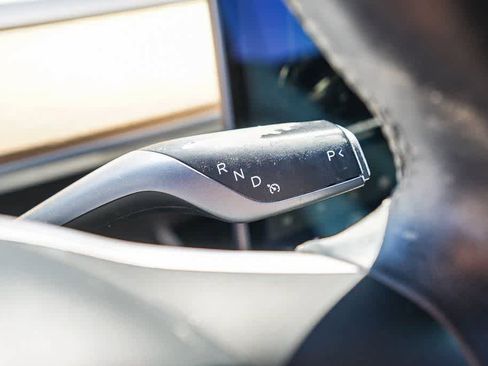 Used 2019 Tesla Model 3 Standard Range image 18