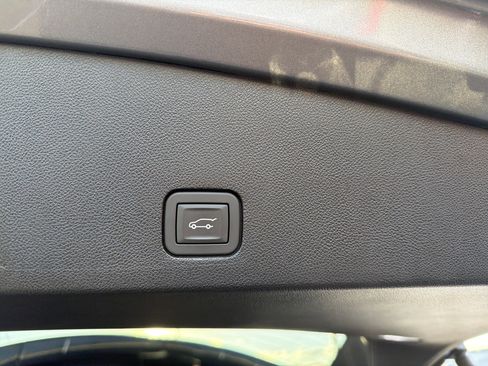 Used 2025 Cadillac XT6 Premium Luxury image 35