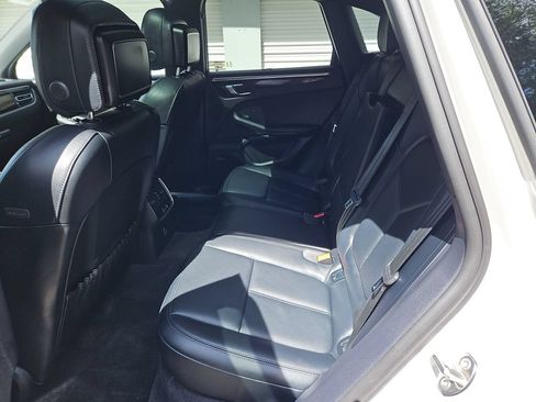 Certified 2024 Porsche Macan AWD/4WD image 35