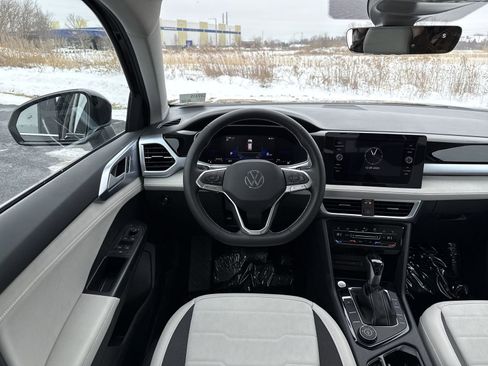 New 2026 Volkswagen Taos SE image 15