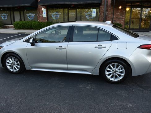 Used 2021 Toyota Corolla XLE FWD image 42