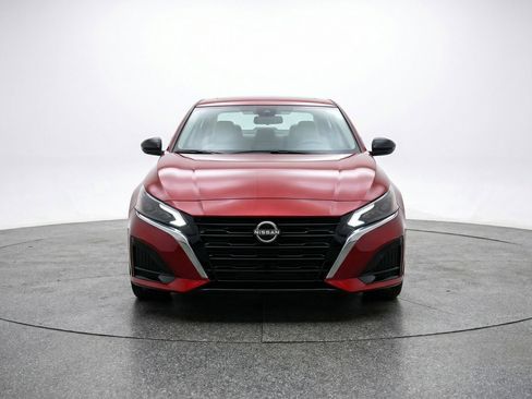 Used 2025 Nissan Altima 2.5 SV image 2