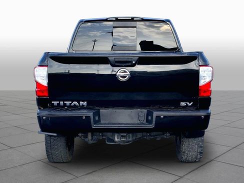 Used 2018 Nissan Titan SV w/ SV Convenience Package RWD image 5