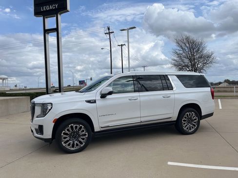 Used 2023 GMC Yukon XL Denali Ultimate image 1