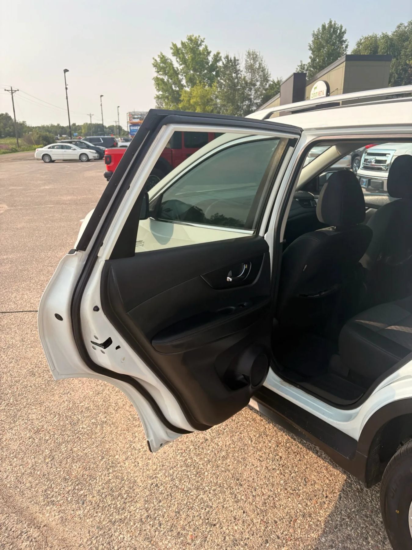 Used 2017 Nissan Rogue SV FWD image 39