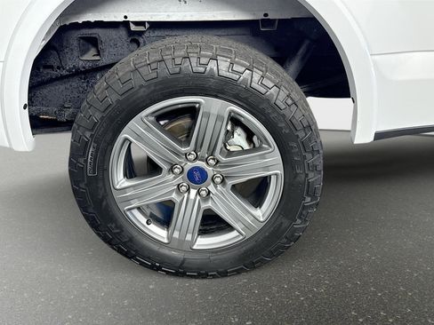 Used 2019 Ford F150 Lariat w/ Equipment Group 502A Luxury AWD/4WD image 30
