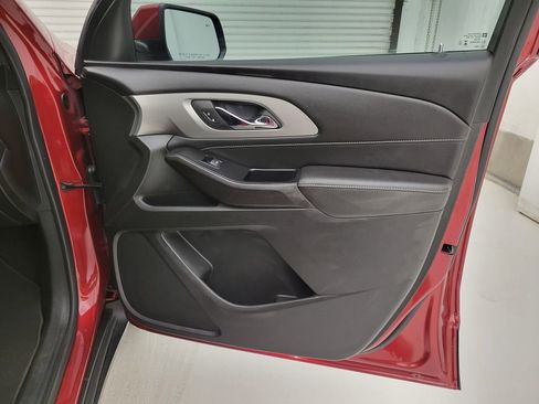 Used 2023 Chevrolet Traverse LT image 36