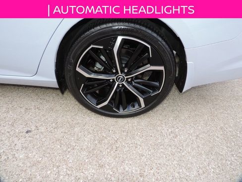 Used 2023 Nissan Altima 2.5 SR w/ SR Premium Package image 13