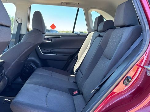 Used 2021 Toyota RAV4 XLE w/ Convenience Package image 16