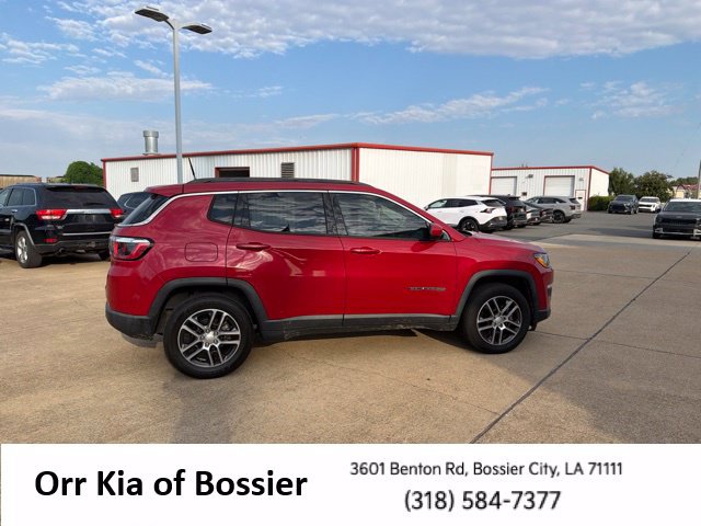 Used 2018 Jeep Compass Latitude FWD image 11