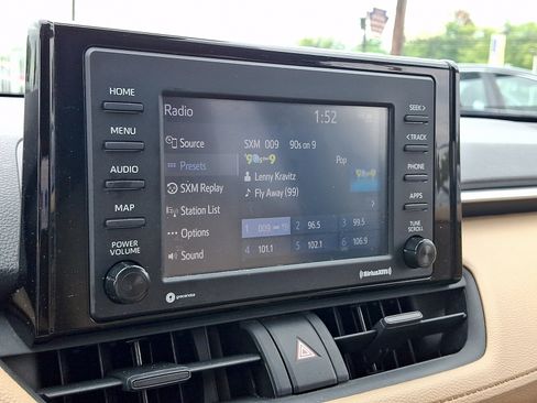 Used 2021 Toyota RAV4 XLE AWD/4WD image 19